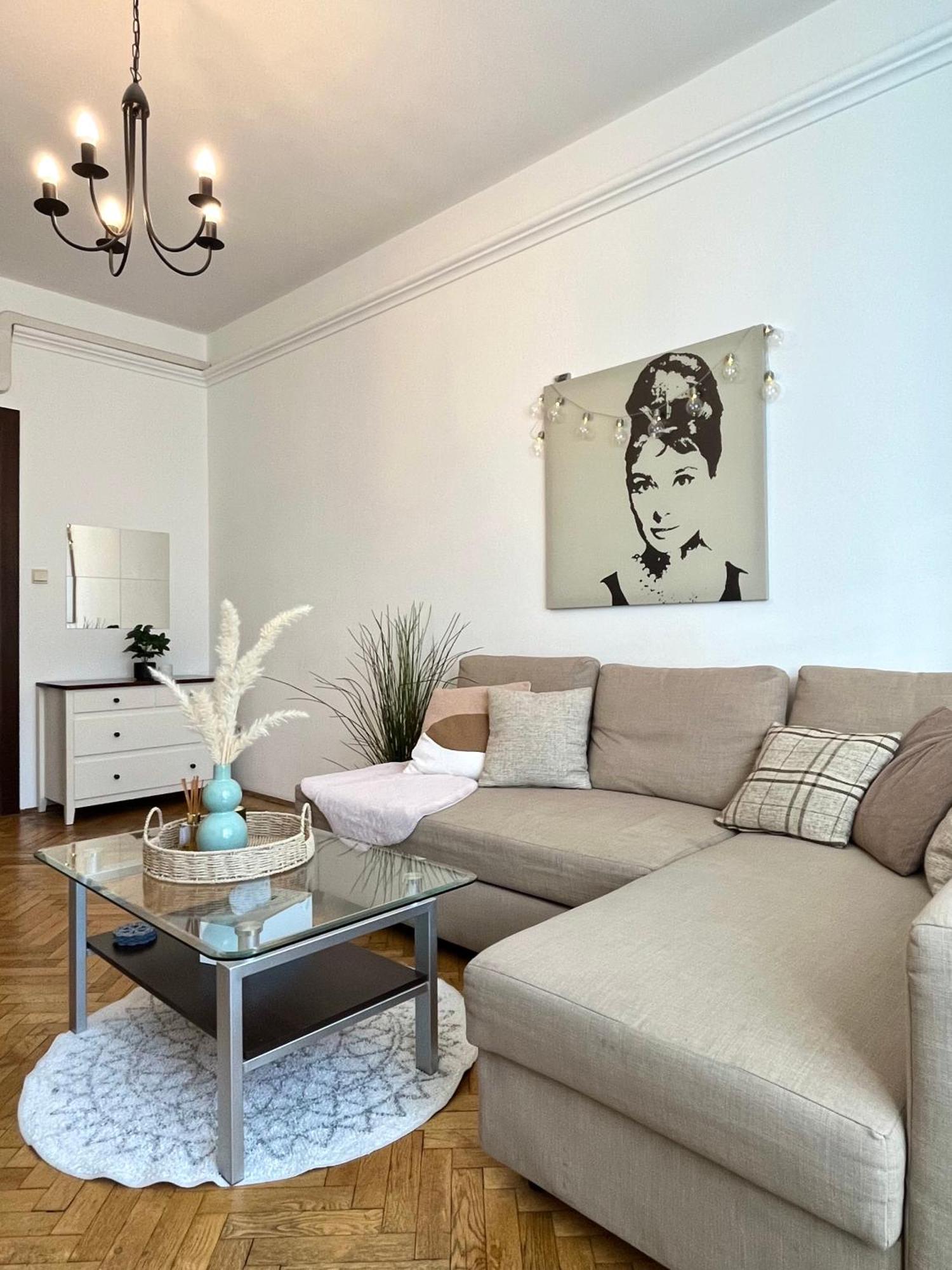 Audrey Hepburn Apartment Old Town Air Conditioned Братислава Екстериор снимка