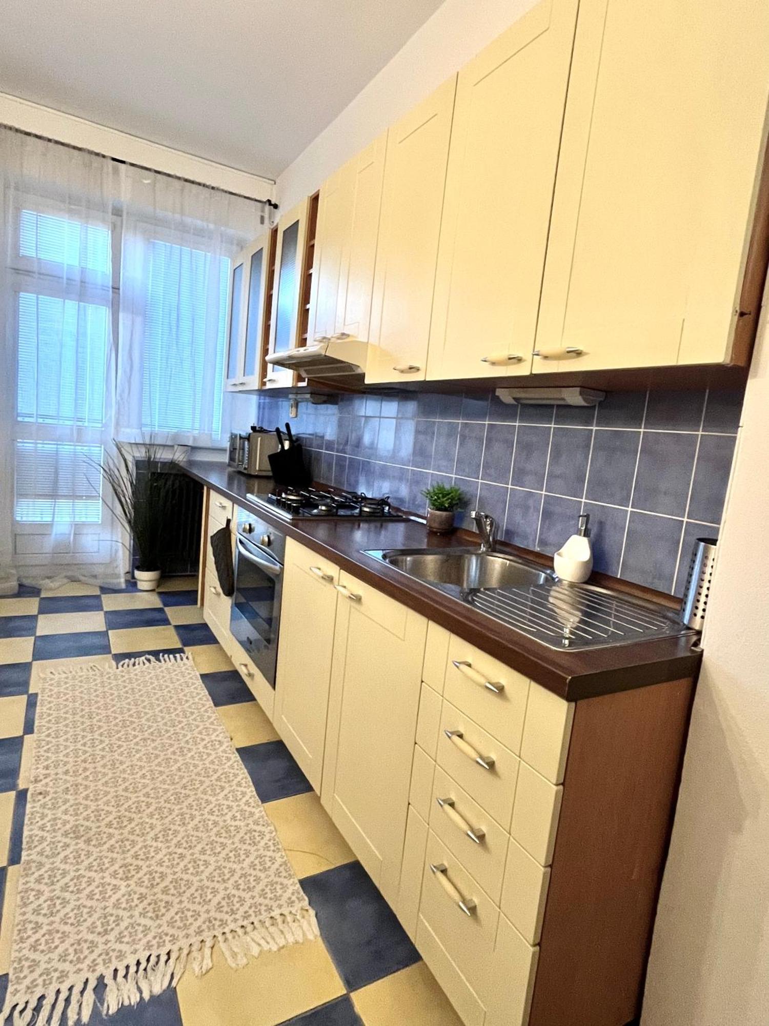 Audrey Hepburn Apartment Old Town Air Conditioned Братислава Екстериор снимка
