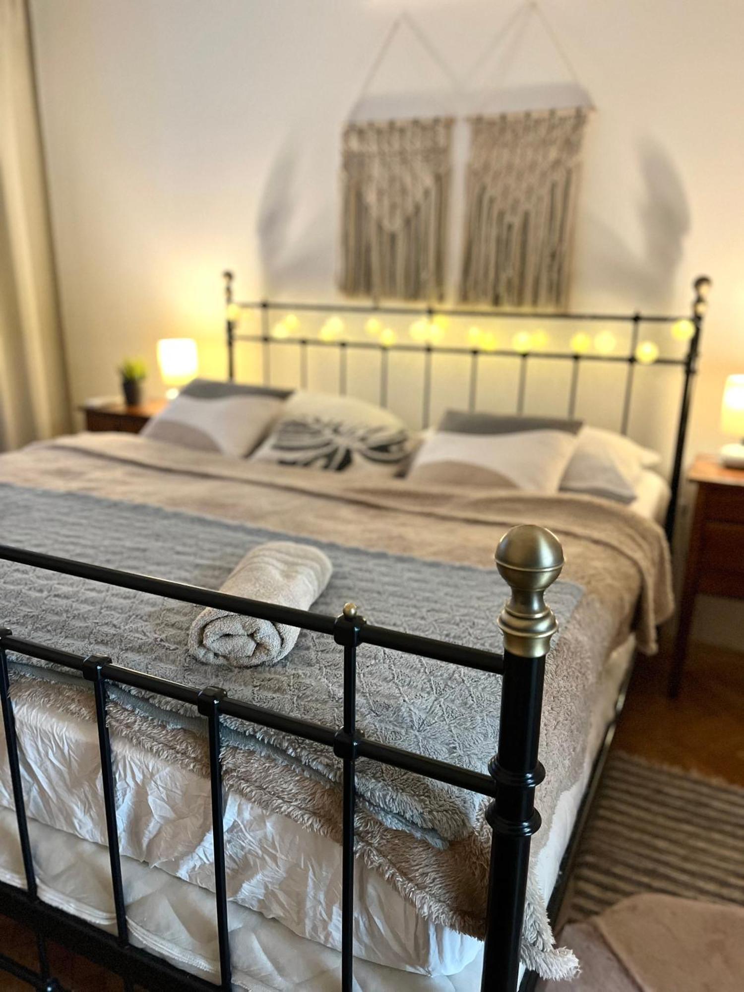 Audrey Hepburn Apartment Old Town Air Conditioned Братислава Екстериор снимка