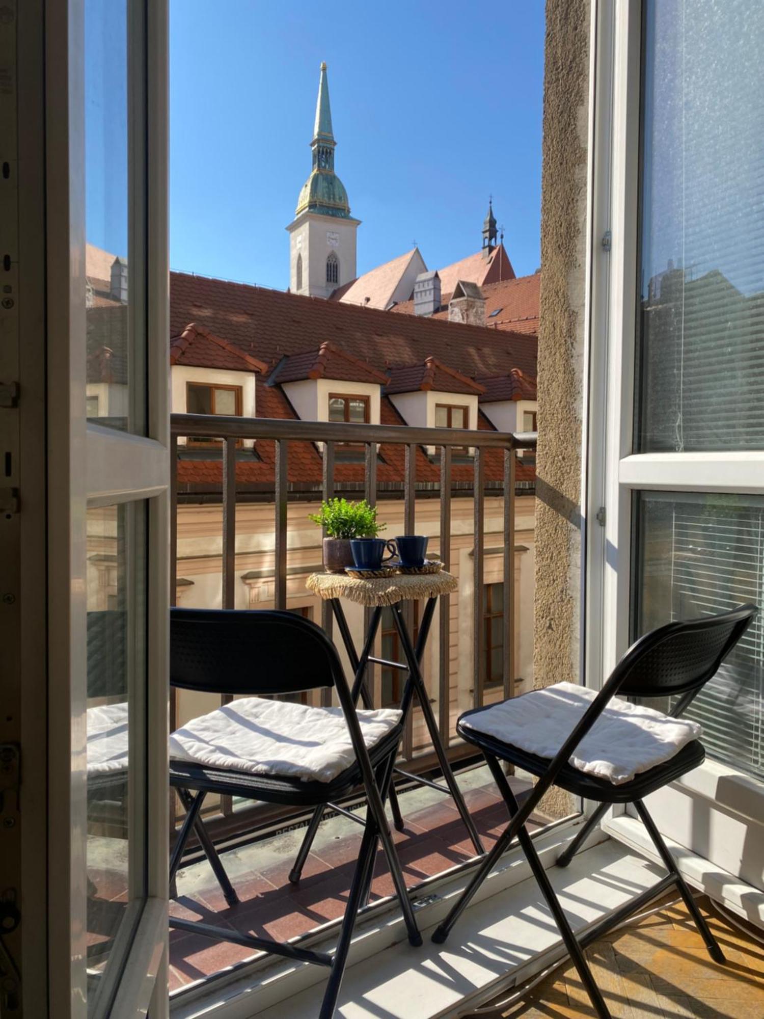 Audrey Hepburn Apartment Old Town Air Conditioned Братислава Екстериор снимка